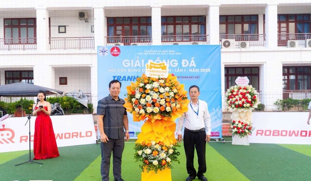 Sôi nổi giải bóng đá Hội CĐV Nam Định, khán giả vỡ oà cảm xúc