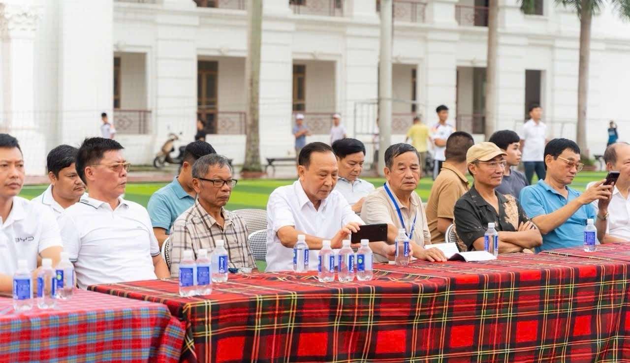 Sôi nổi giải bóng đá Hội CĐV Nam Định, khán giả vỡ oà cảm xúc