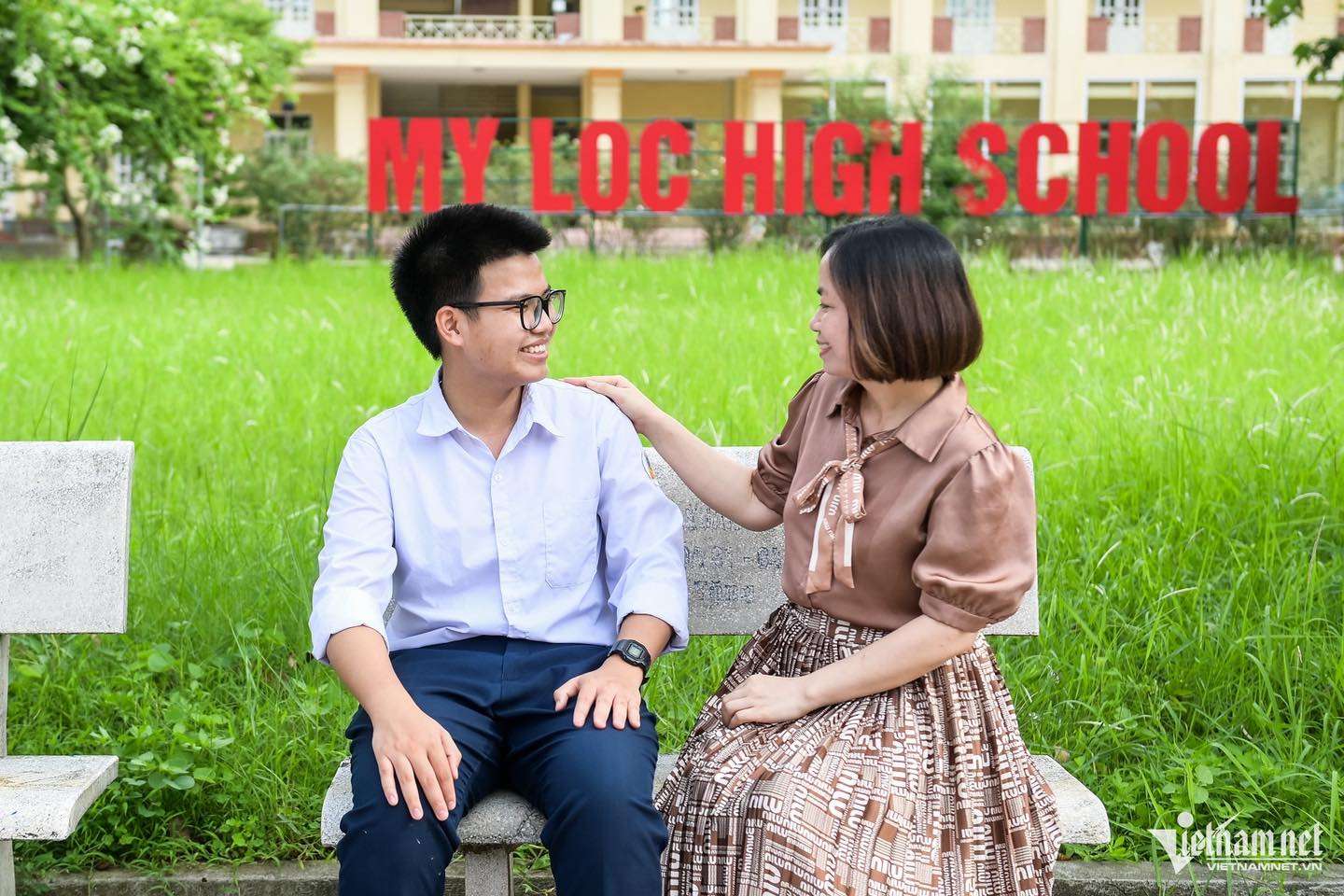 Nam sinh thủ khoa toàn quốc quê Nam Định (cũ) “gần như hoàn hảo” trong mắt thầy cô