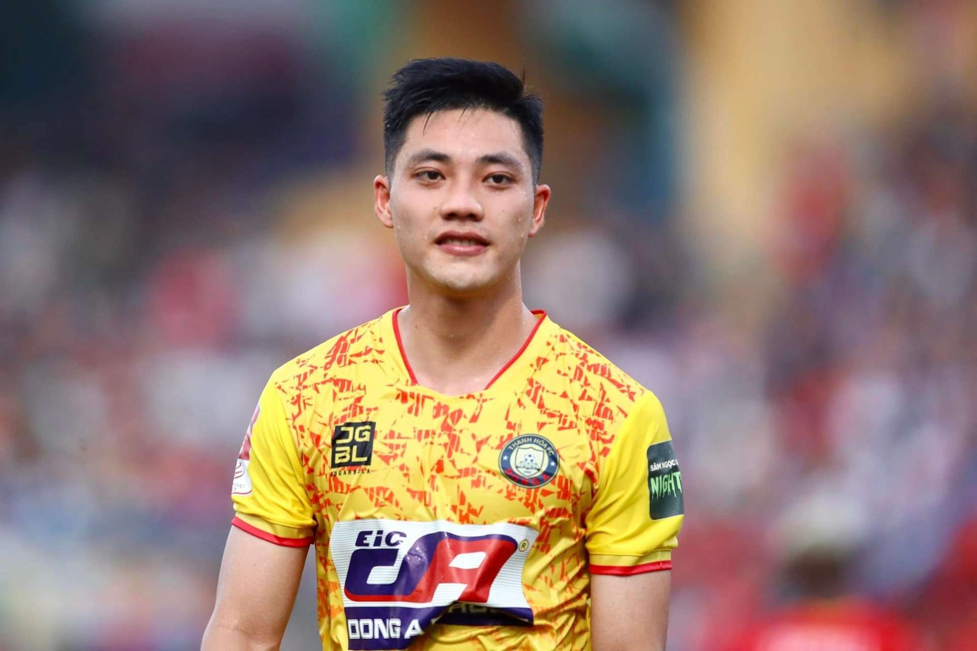 Tiền vệ Thép xanh Nam Định: “No nê” danh hiệu ở tuổi 29, vợ xinh như hoa