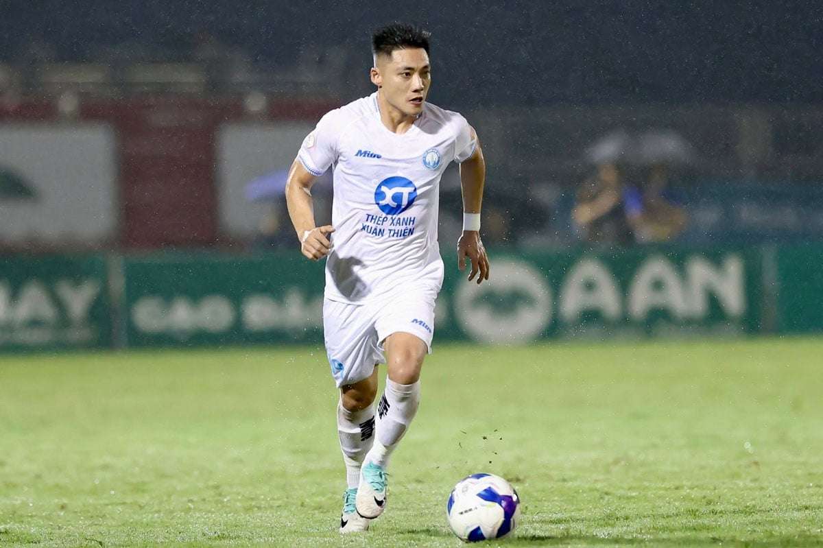 Tiền vệ Thép xanh Nam Định: “No nê” danh hiệu ở tuổi 29, vợ xinh như hoa