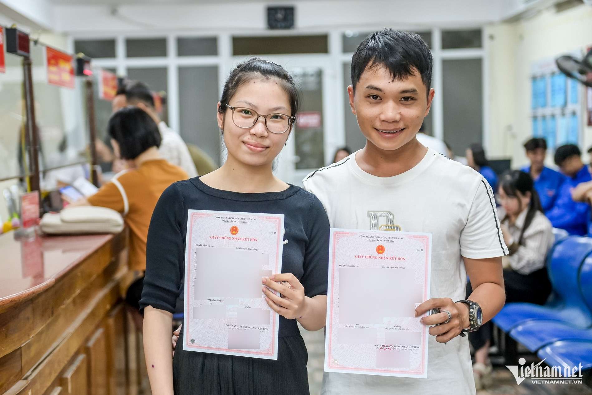 Nhiều cặp đôi ở Ninh Bình Mới chọn ngày đầu sáp nhập tỉnh để đăng ký kết hôn