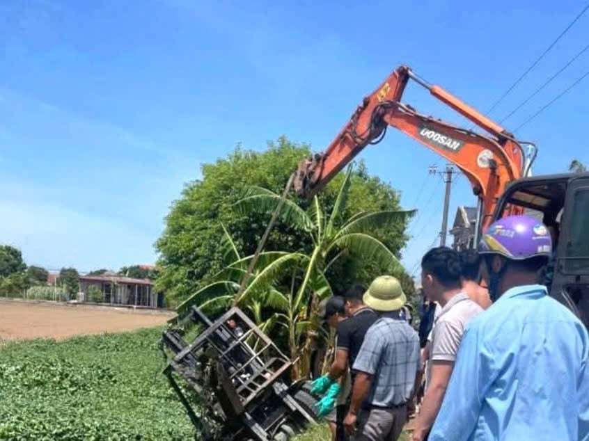 Lật xe nâng, một người đàn ông ở Ninh Bình tử vong