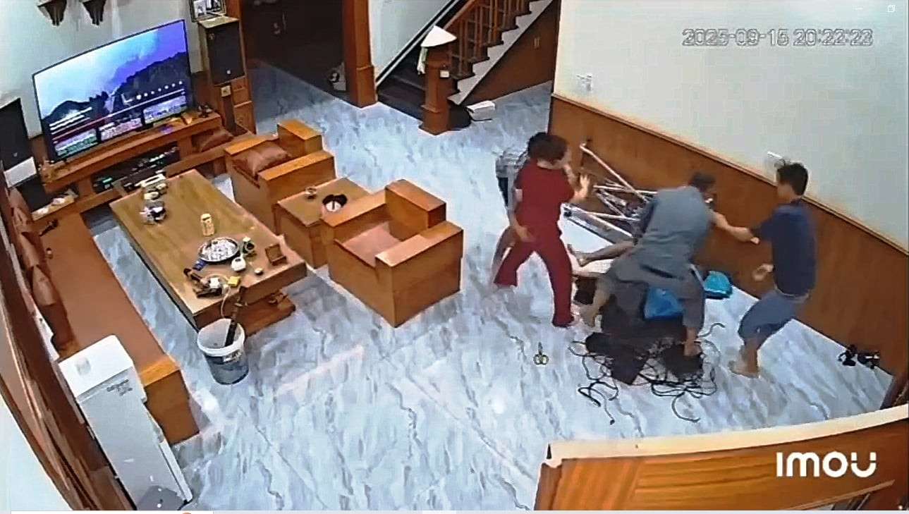Một người đàn ông ở Ninh Bình bị nhóm thanh niên xông vào nhà đánh gục