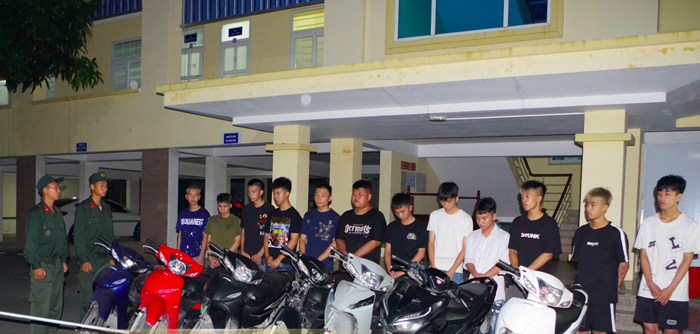 Ninh Bình: Tạm giữ 12 đối tượng mang theo dao phóng lợn lạng lách, đánh võng trên đường