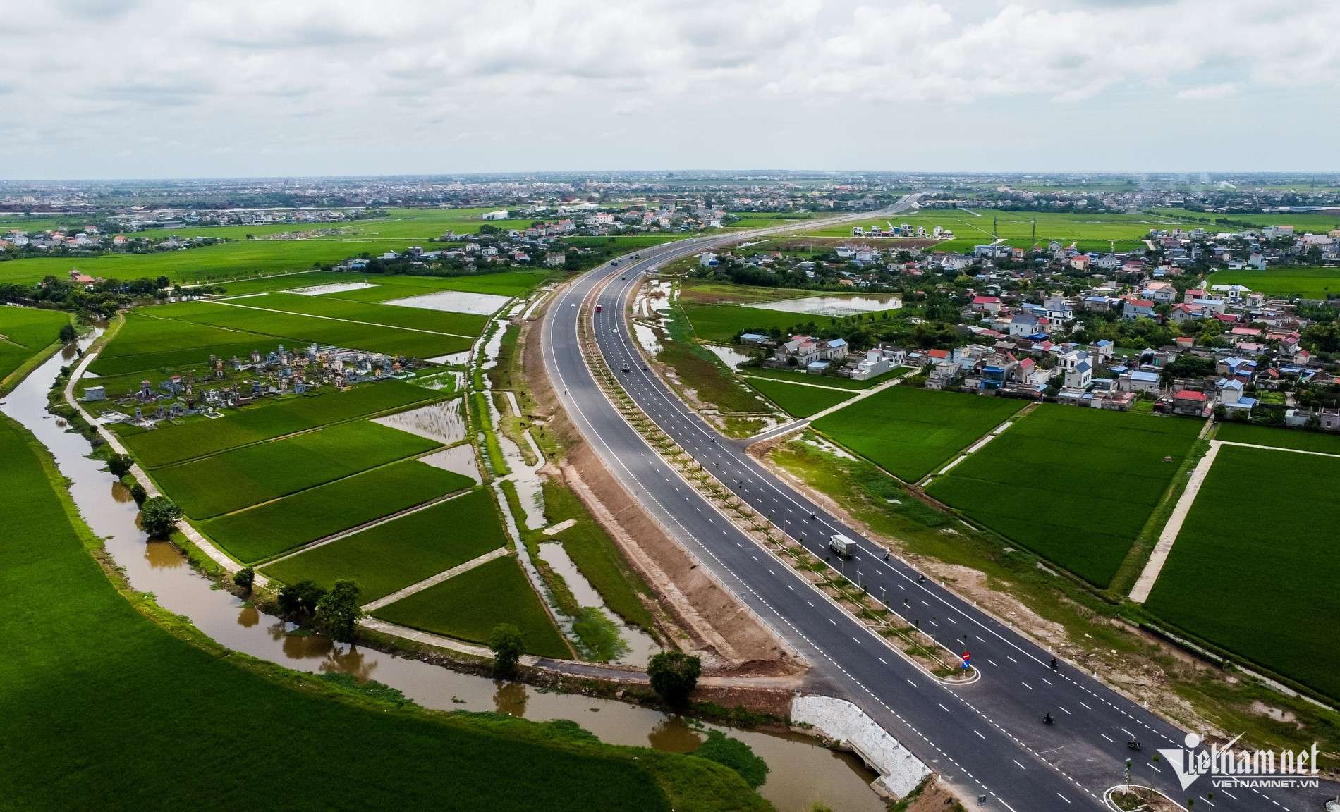 Toàn cảnh tuyến đường 6.400 tỷ đồng ở Ninh Bình sắp hoàn thành