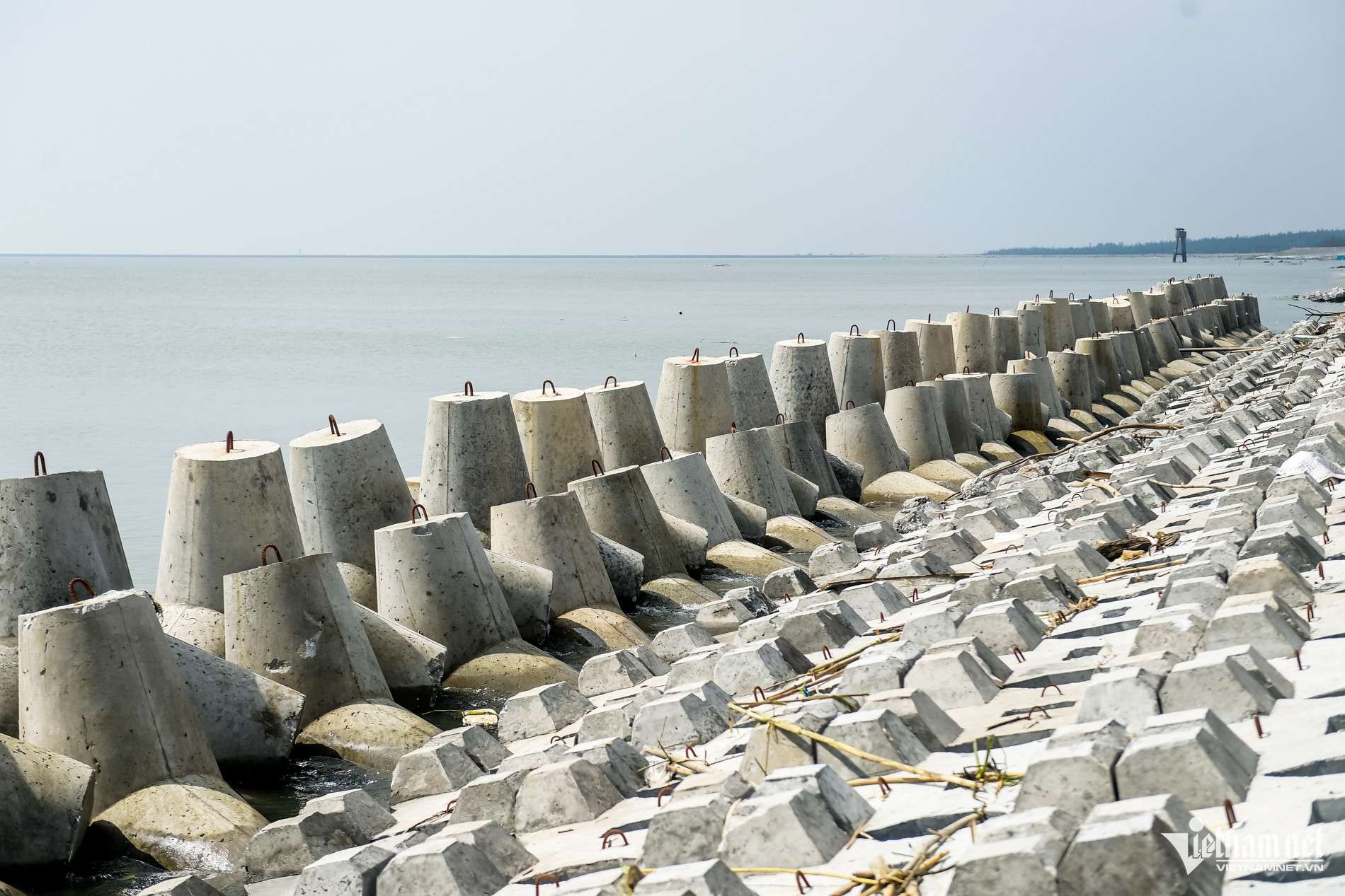 Hiện trạng bất ngờ tại kè biển ở Ninh Bình sau 6 ngày bị sóng đánh sập