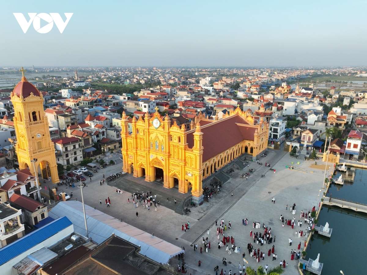 Đền thánh Trung Lao – Dáng đứng thánh thiện giữa làng quê Ninh Bình