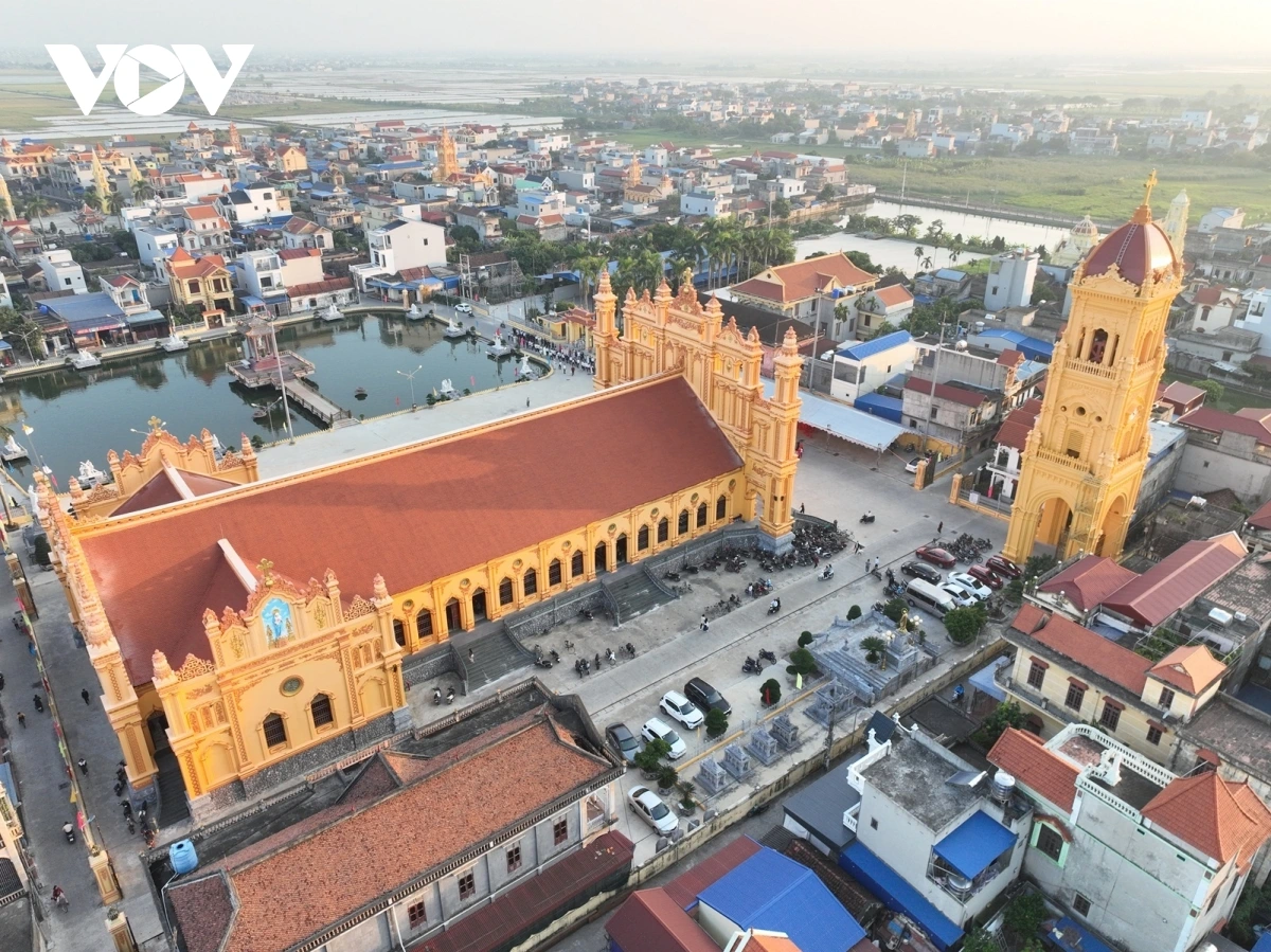 Đền thánh Trung Lao – Dáng đứng thánh thiện giữa làng quê Ninh Bình