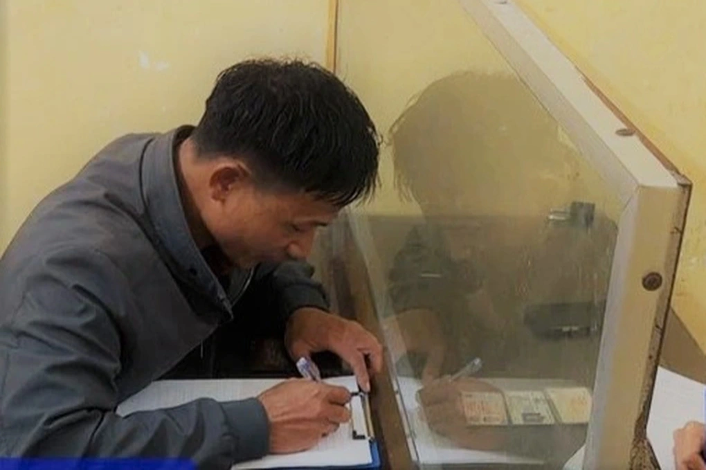 Xử phạt tài xế ô tô ở Ninh Bình đi chiếm đường của làn xe ngược chiều