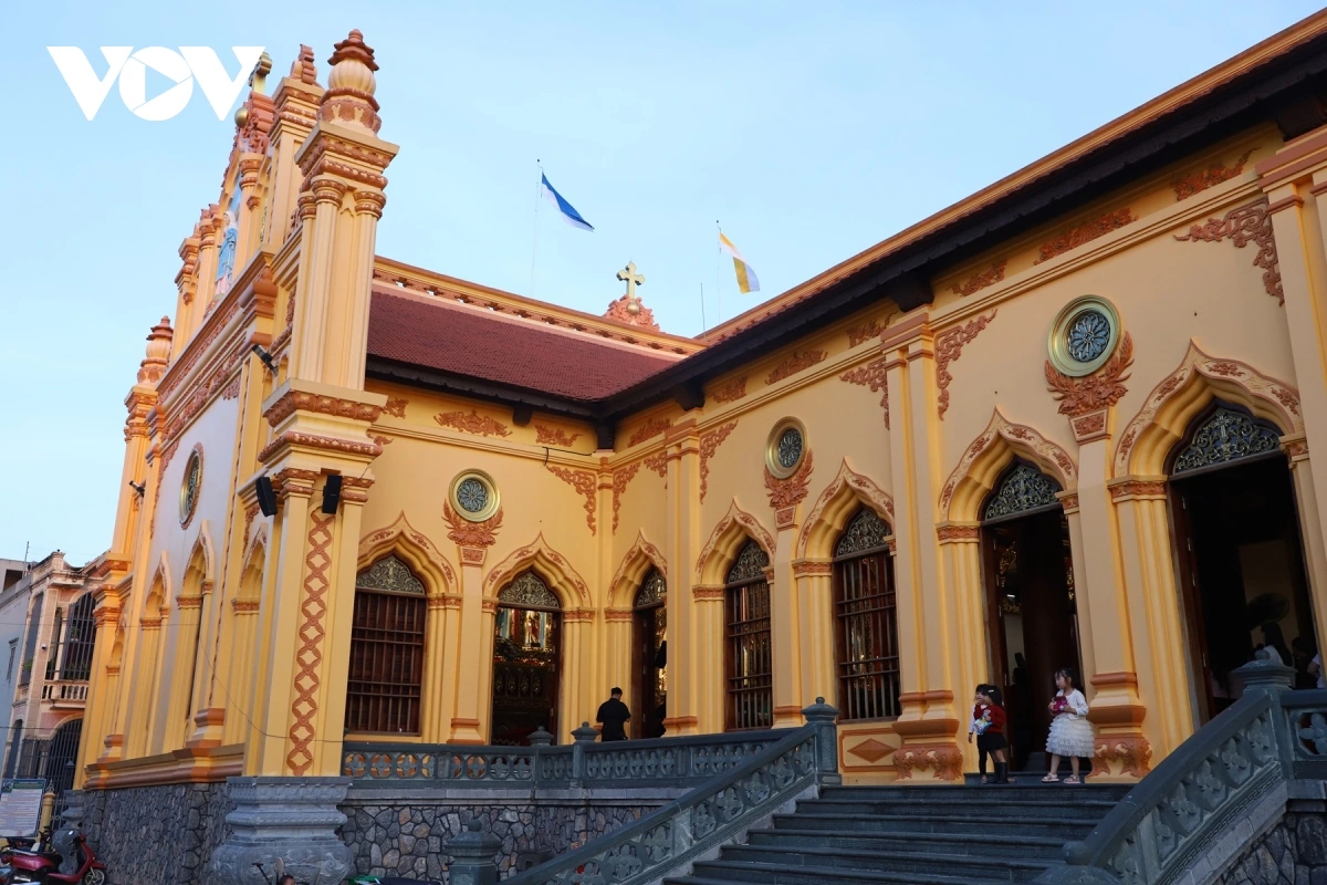 Đền thánh Trung Lao – Dáng đứng thánh thiện giữa làng quê Ninh Bình