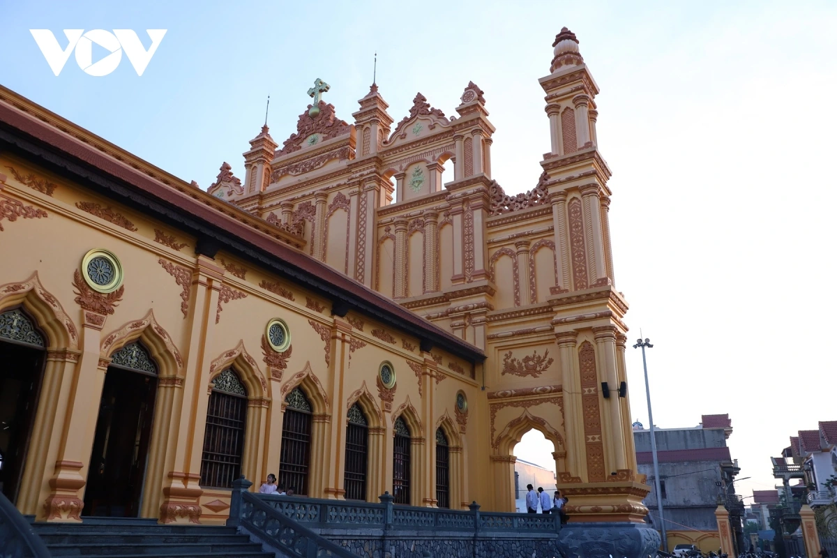 Đền thánh Trung Lao – Dáng đứng thánh thiện giữa làng quê Ninh Bình