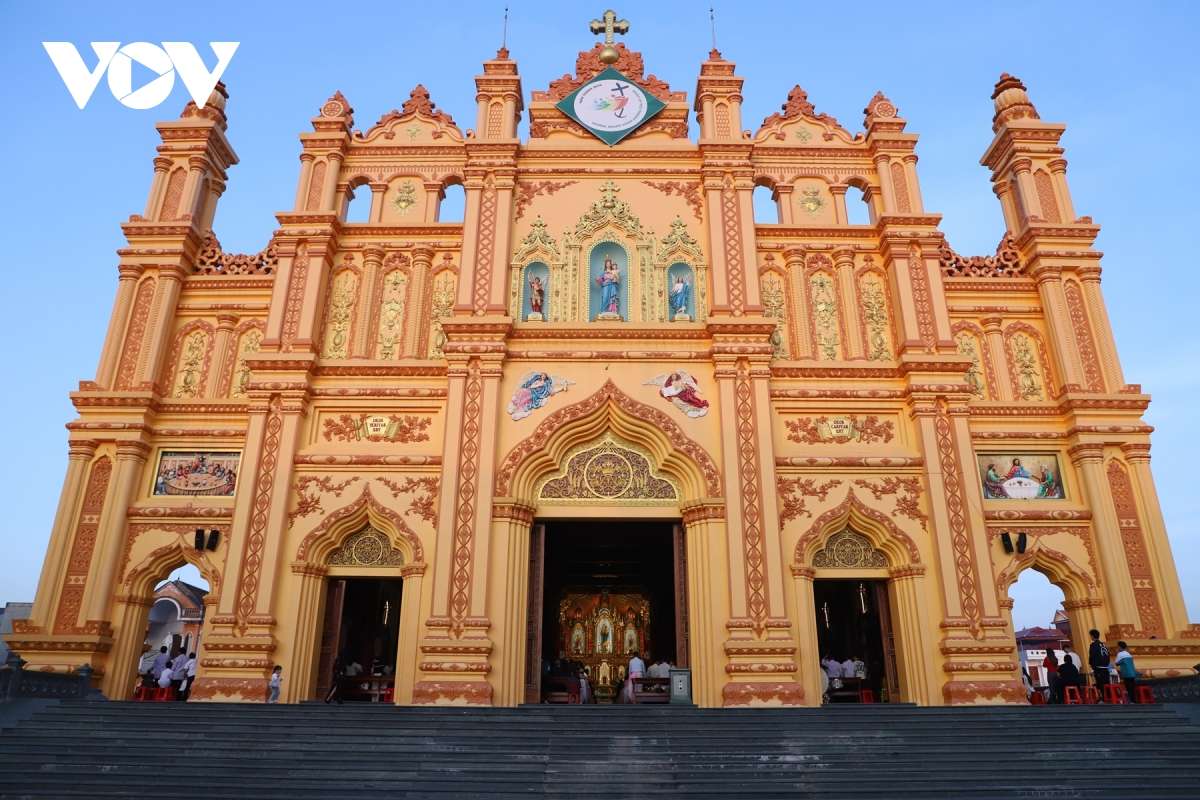 Đền thánh Trung Lao – Dáng đứng thánh thiện giữa làng quê Ninh Bình