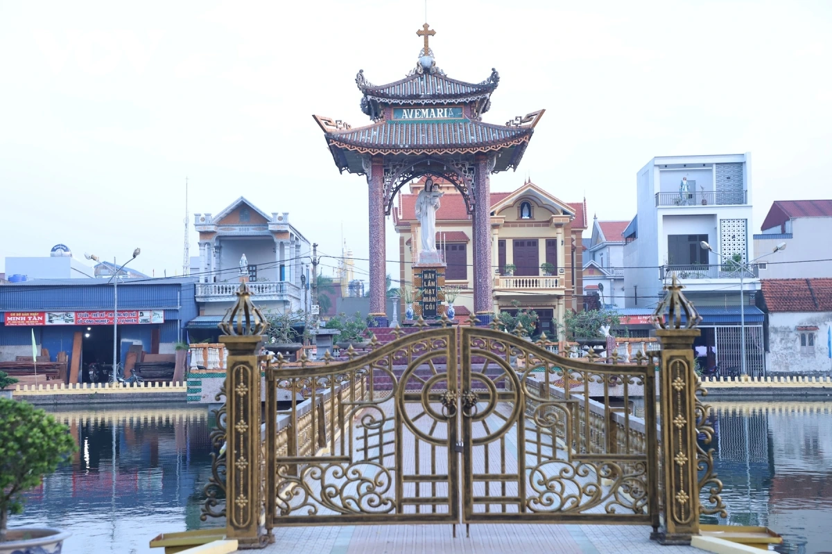 Đền thánh Trung Lao – Dáng đứng thánh thiện giữa làng quê Ninh Bình