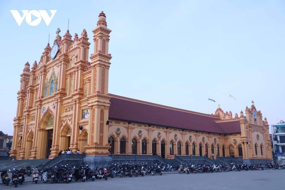 Đền thánh Trung Lao – Dáng đứng thánh thiện giữa làng quê Ninh Bình