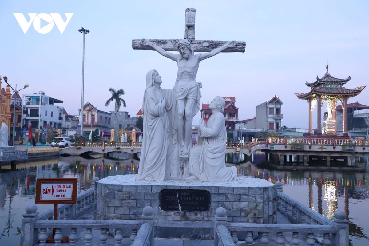 Đền thánh Trung Lao – Dáng đứng thánh thiện giữa làng quê Ninh Bình