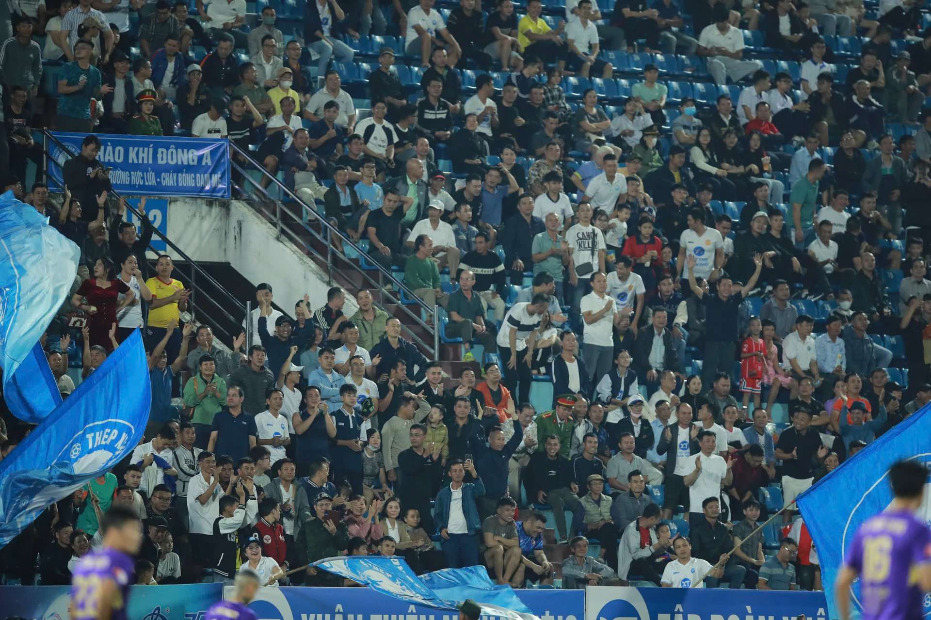 Thép Xanh Nam Định “Mở cửa Thiên Trường” miễn phí, chào đón HLV mới và Nguyễn Xuân Son trở lại