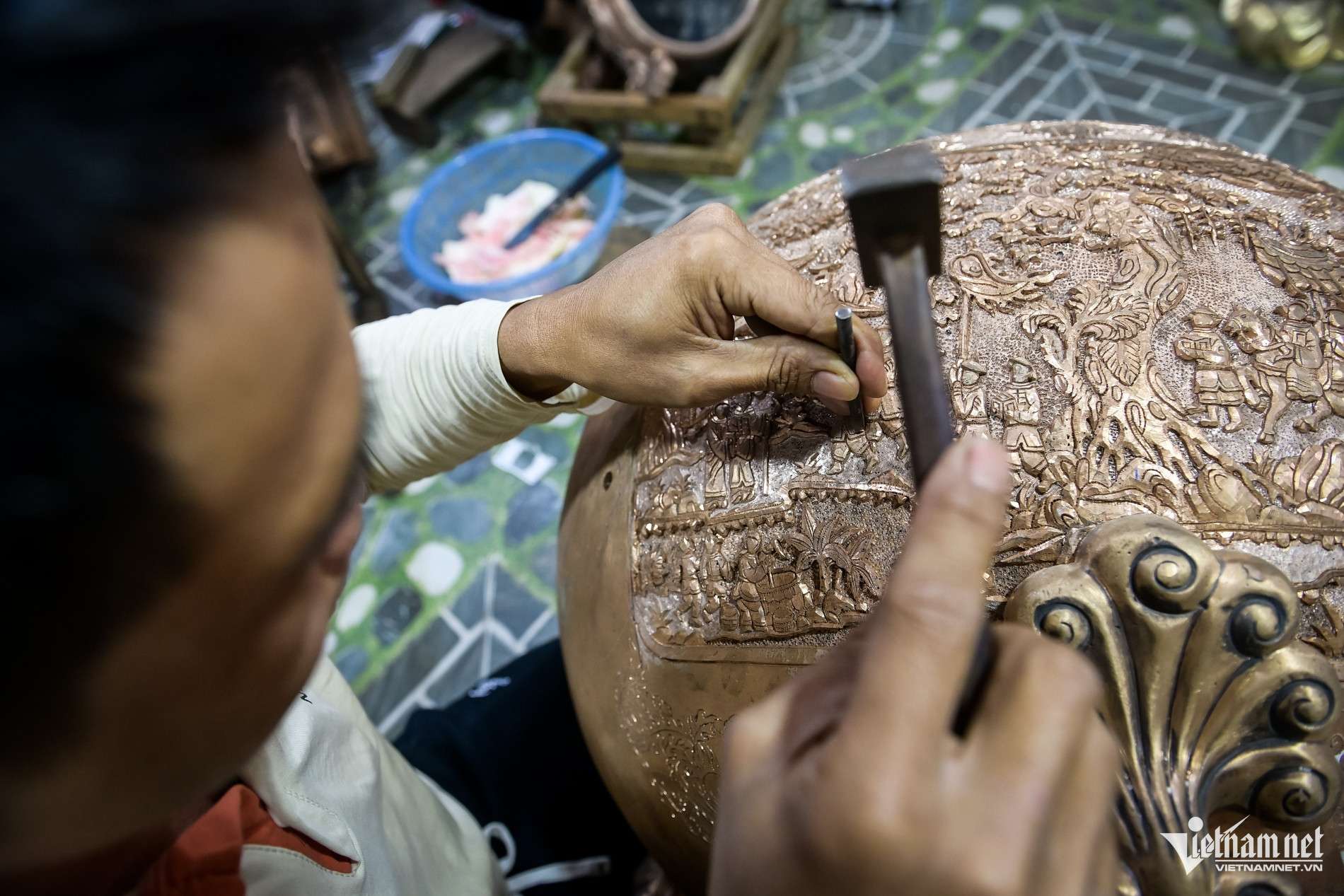 Thợ đúc đồng Ý Yên tiết lộ bí quyết làm các tượng truyền thần giống như thật