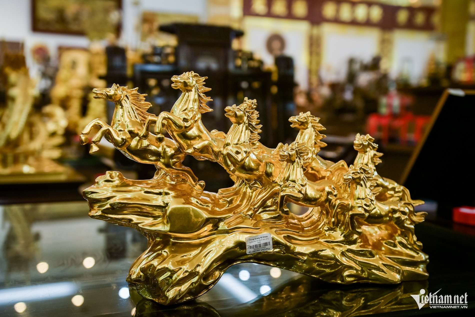 Thợ đúc đồng Ý Yên tiết lộ bí quyết làm các tượng truyền thần giống như thật