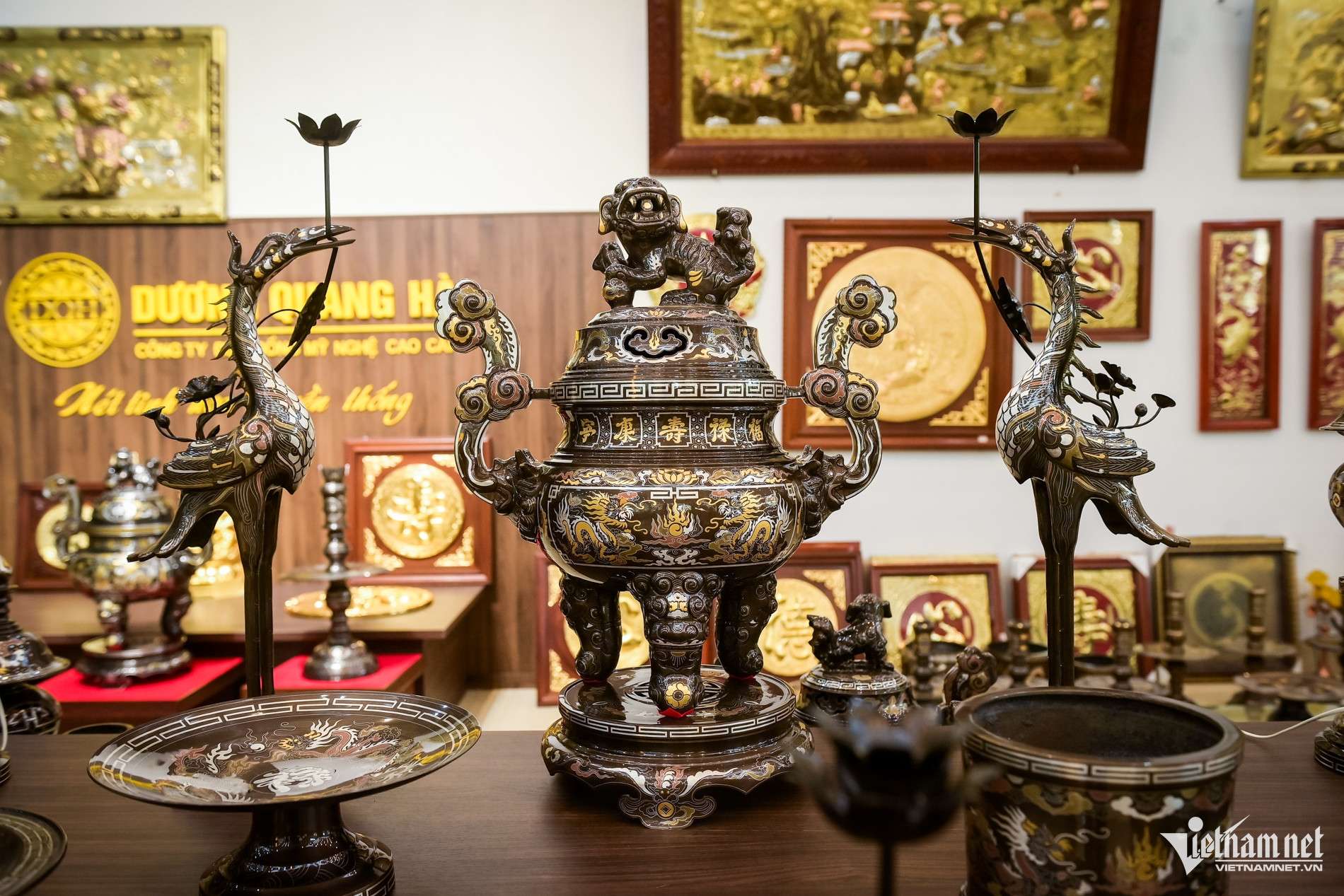 Thợ đúc đồng Ý Yên tiết lộ bí quyết làm các tượng truyền thần giống như thật