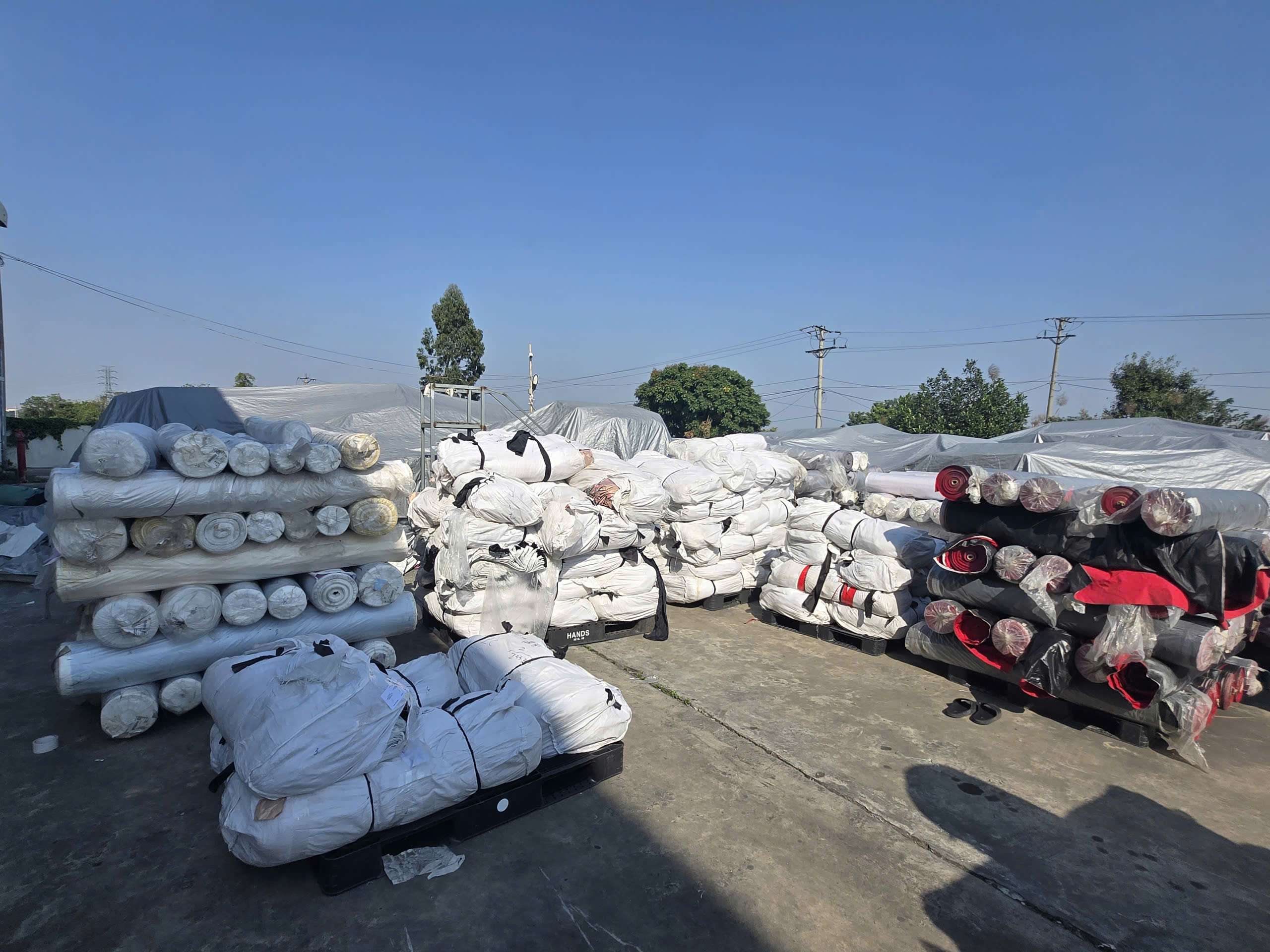 Xử phạt vi phạm hành chính 90 triệu đối với Công ty TNHH Thương mại & dịch vụ xuất nhập khẩu L.B.A về hành vi kinh doanh hàng hoá không rõ nguồn gốc xuất xứ.