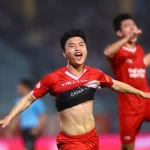 Nhật Nam ăn mừng bàn thắng vào lưới Nam Định - Ảnh: MINH ĐỨC