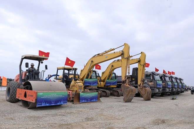 Khởi công dự án khu công nghiệp hơn 2.200 tỉ đồng